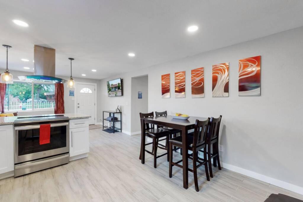 Remodeled 66th 3 King Beds In Сasa de vacaciones Denver