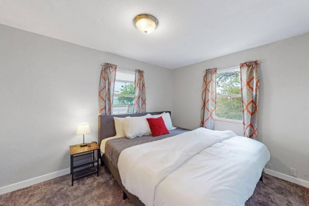 Remodeled 66th 3 King Beds In Сasa de vacaciones *